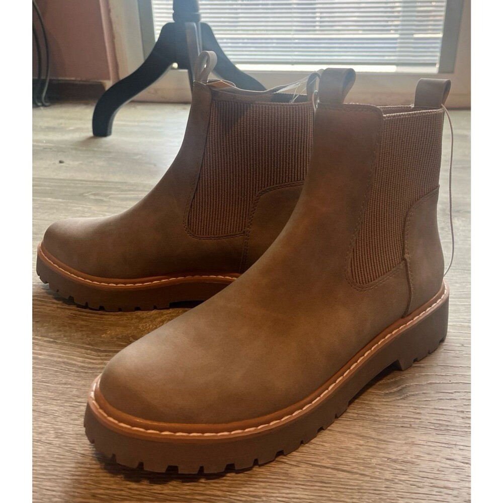 Boots - Picture 2 of 8